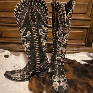 Double D Ranchwear Almost Famous Cowboy Boots